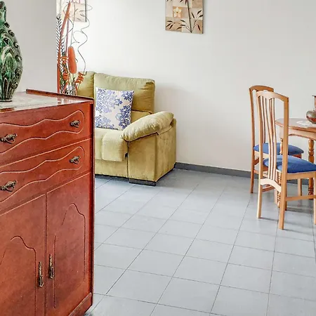 Apartment 2 Bedroom Stunning In *